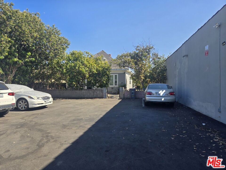 1838 Marine Avenue — photo