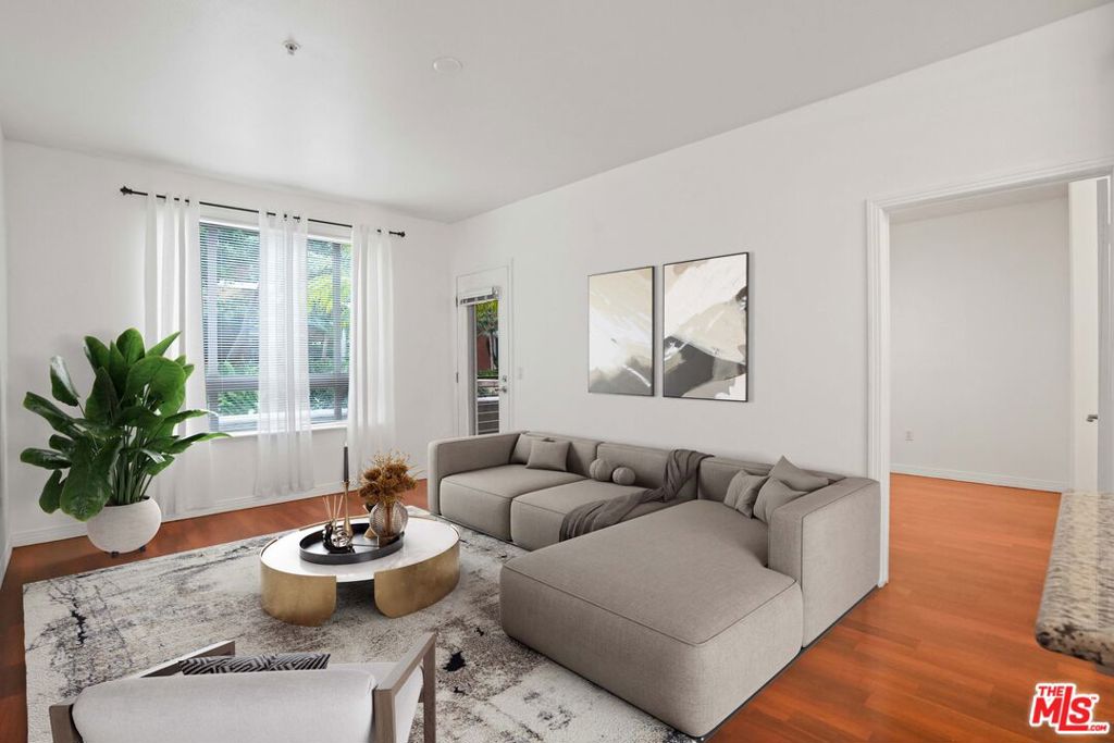 100 S Alameda Street 115 — photo
