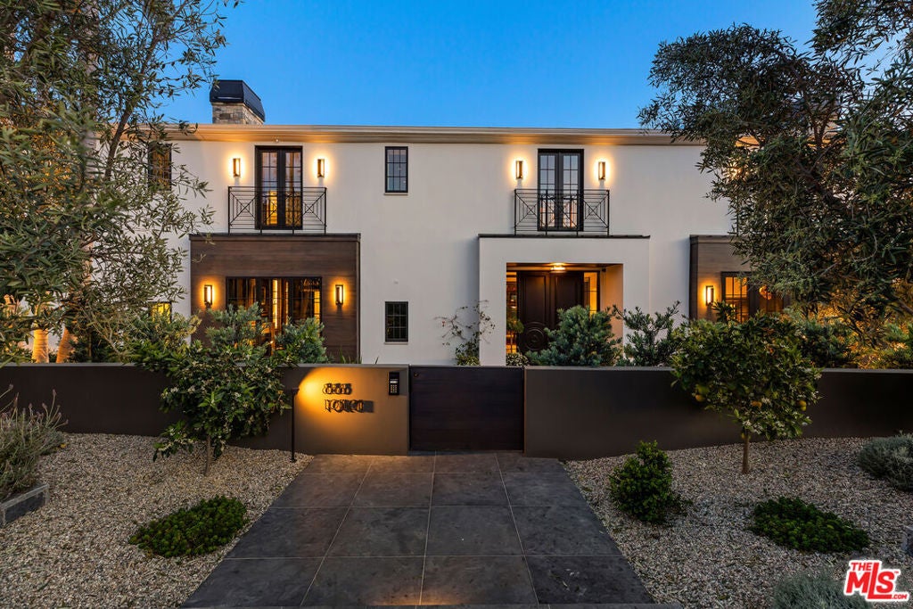 888 Toulon Drive — photo