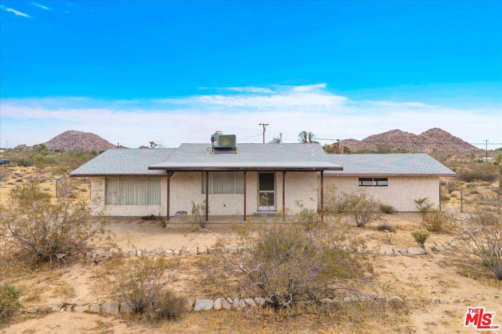 8686 Uphill Road — photo