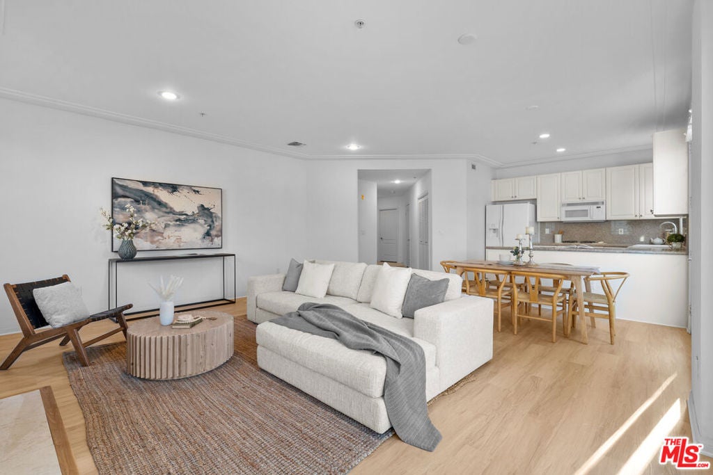 1100 S Clark Drive 203 — photo