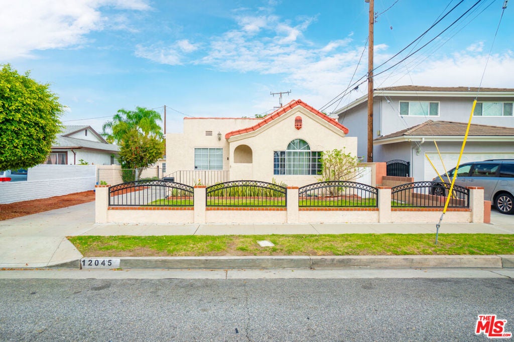 12045 Rives Avenue — photo