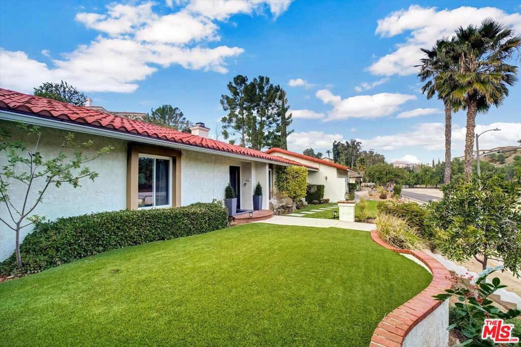 10467 Oakdale Avenue — photo