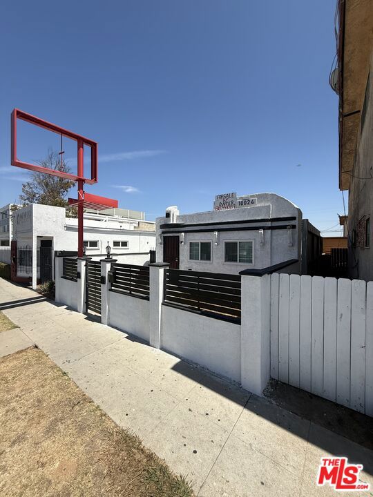 10024 S Western Avenue — photo