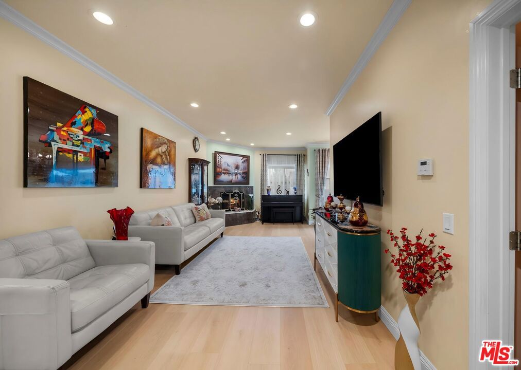 17914 Magnolia Boulevard 130 — photo