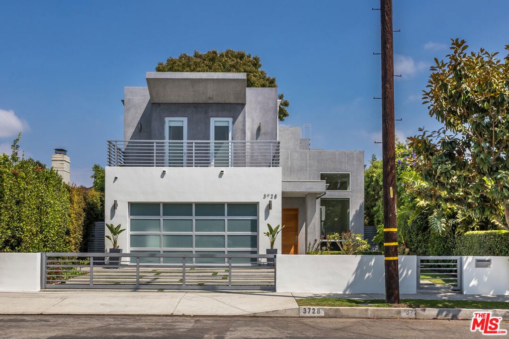 3728 S Barrington Avenue — photo