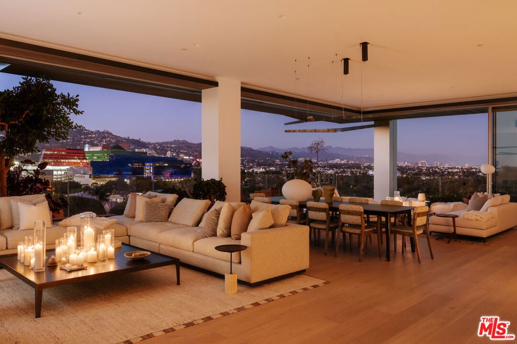 8899 Beverly Boulevard 8B — photo