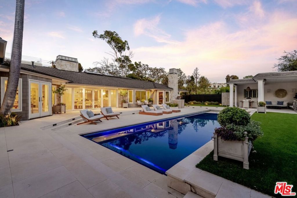 1037 Maroney Lane — photo