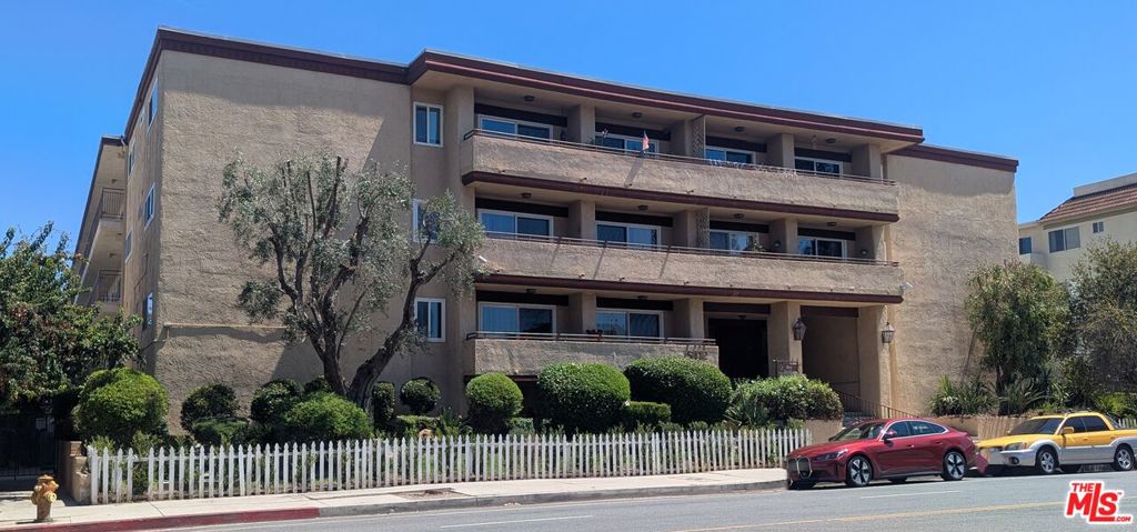 5412 Lindley Avenue 218 — photo