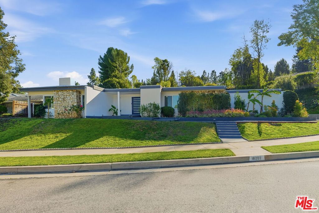 18202 Lake Encino Drive — photo