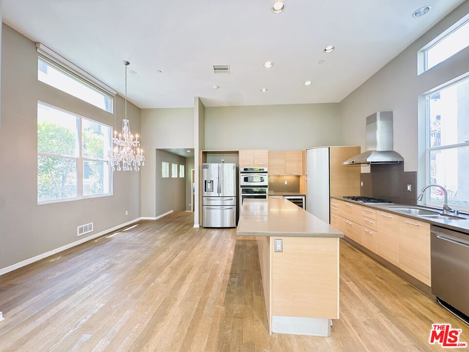 6581 Seabluff Dr 11 — photo