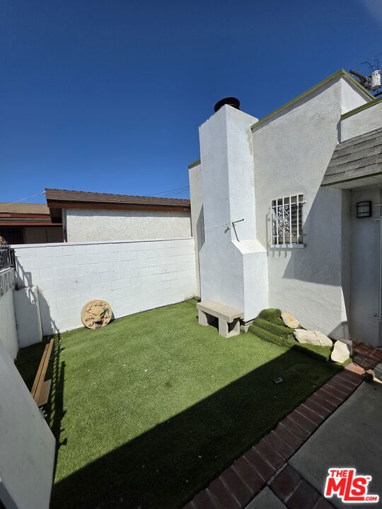 611 W 109th Street — photo