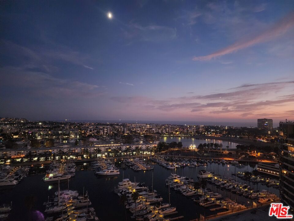 4314 Marina City Ph17 — photo