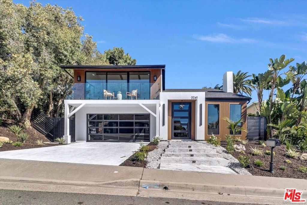 2241 Avenida Salvador — photo