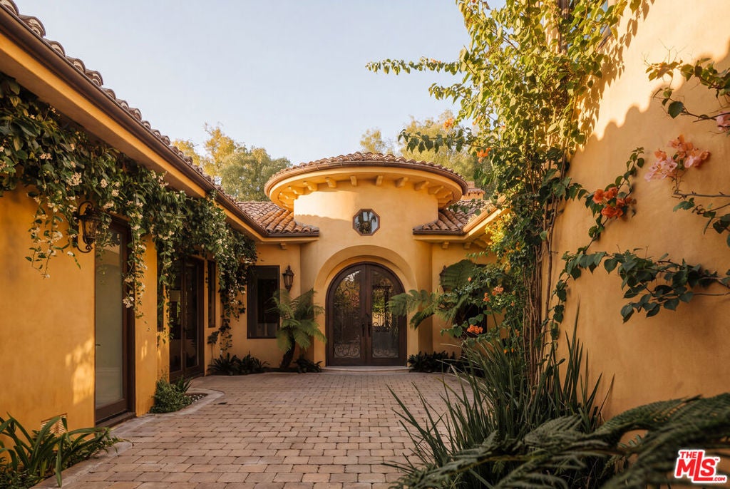 5605 Fairhaven Avenue — photo
