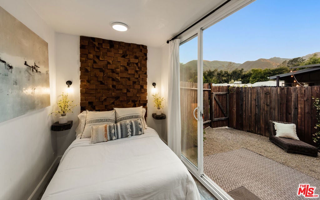272 N Topanga 5 — photo