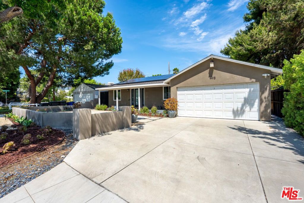 4415 W Woodland Avenue — photo