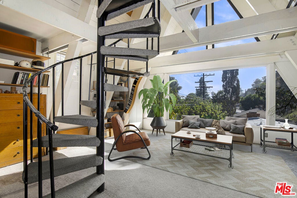 1815 Laurel Canyon Boulevard — photo