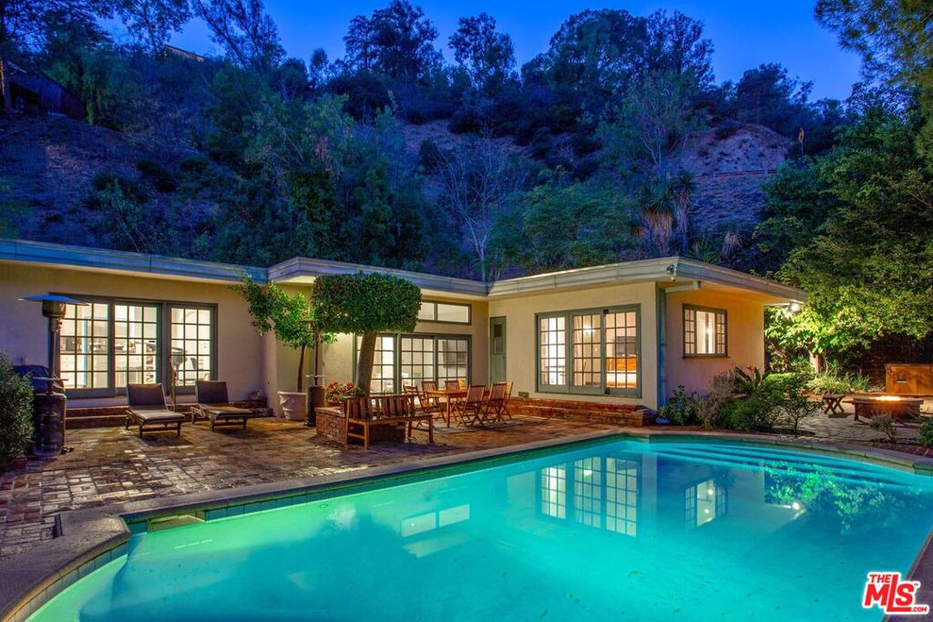 10216 Cielo Drive — photo