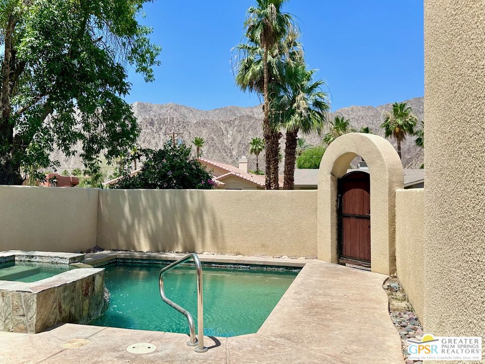51220 Avenida Velasco — photo