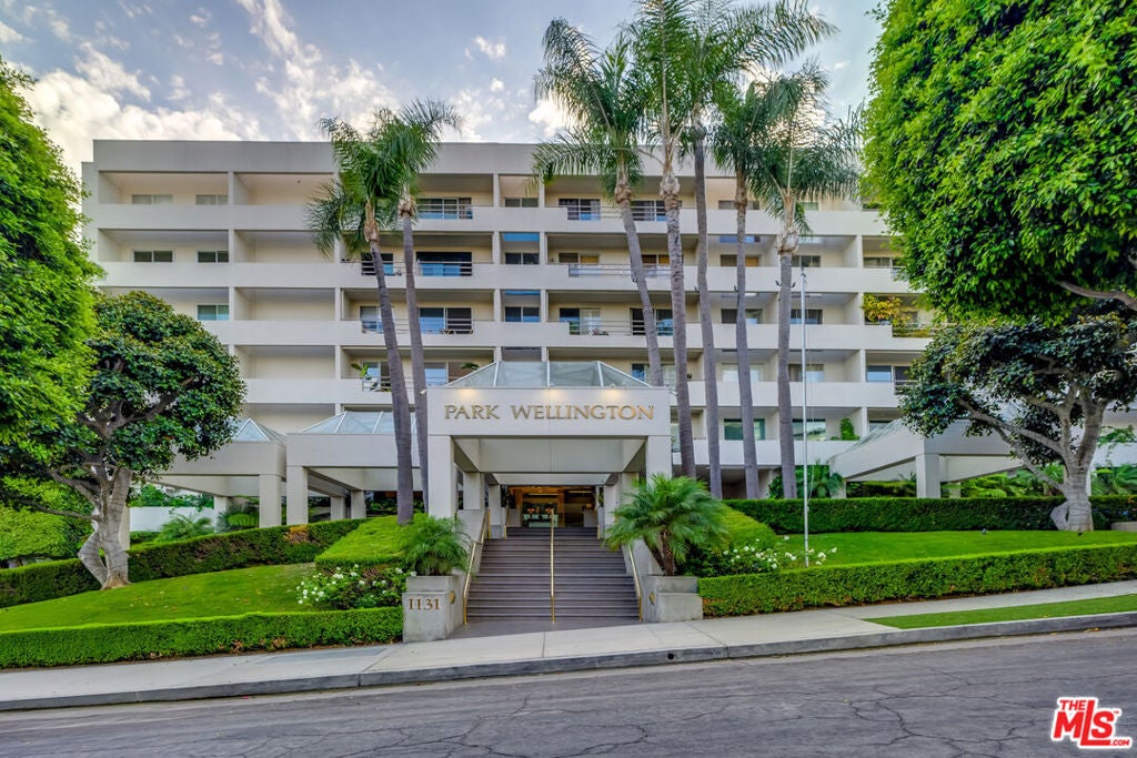 1131 Alta Loma Road 208 — photo