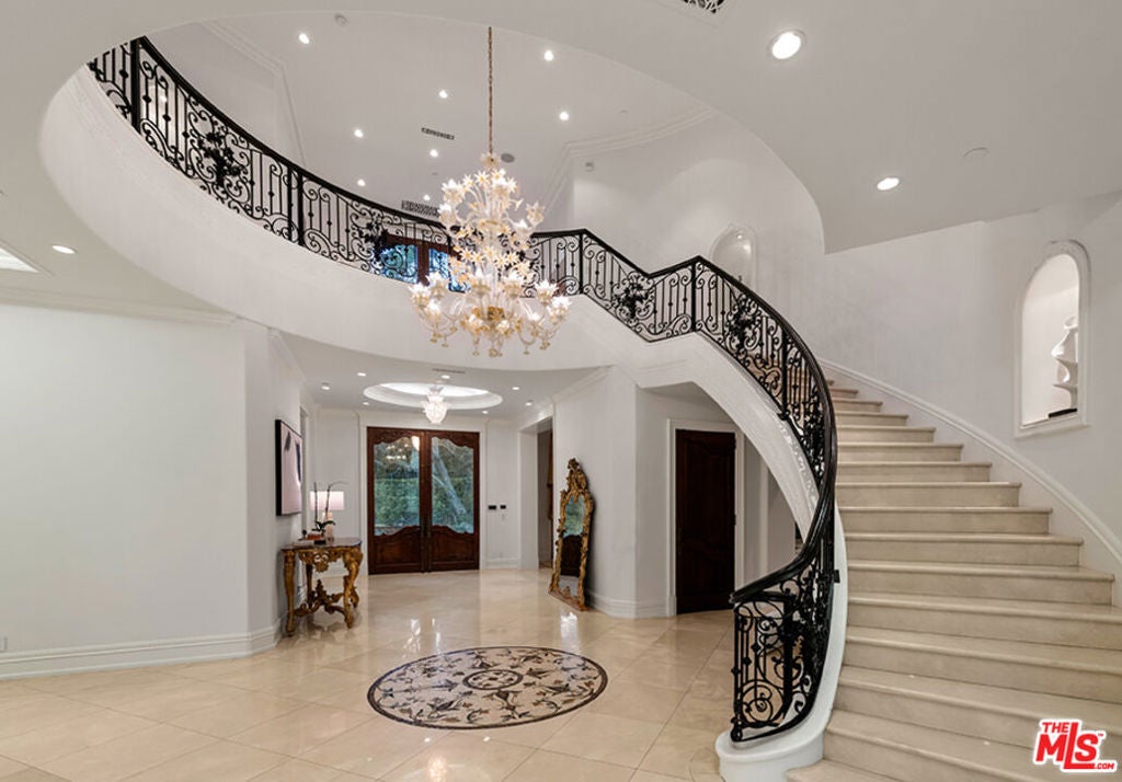 1021 N Crescent Drive — photo