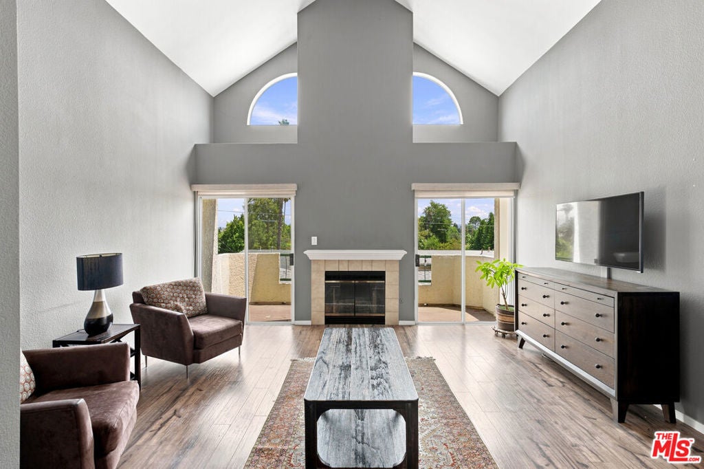 14347 Albers Street 302 — photo