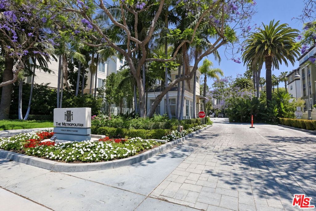 2233 Martin 309 — photo