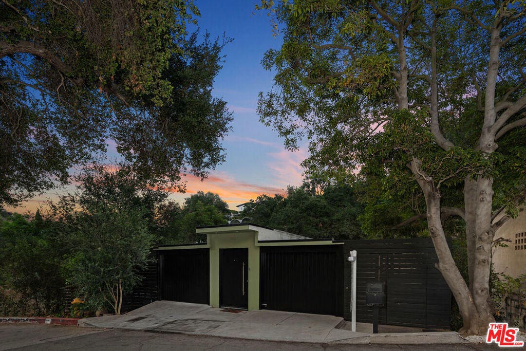8867 Hollywood Hills Road — photo