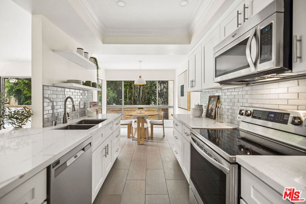 5600 Kensington Way 105 — photo