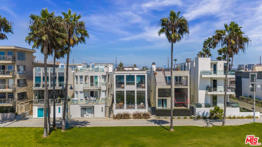 2311 Ocean Front Walk — photo