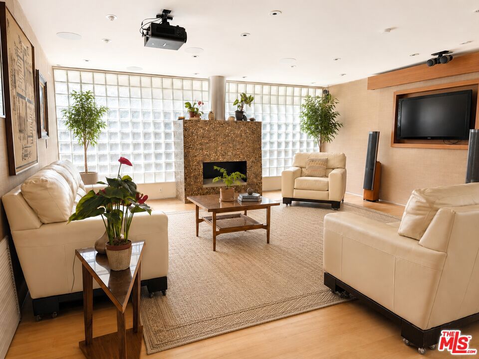13523 Hartland Street — photo