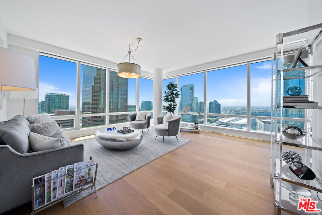 877 Francisco Street 2609 — photo