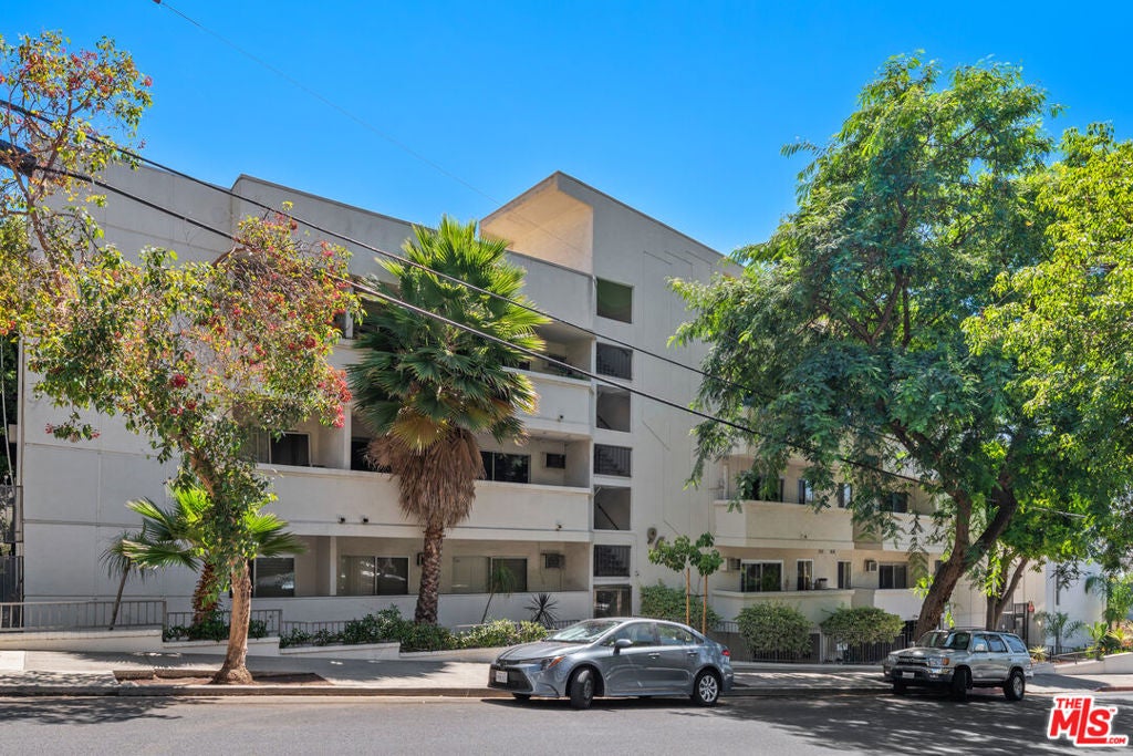 960 Larrabee Street 328 — photo