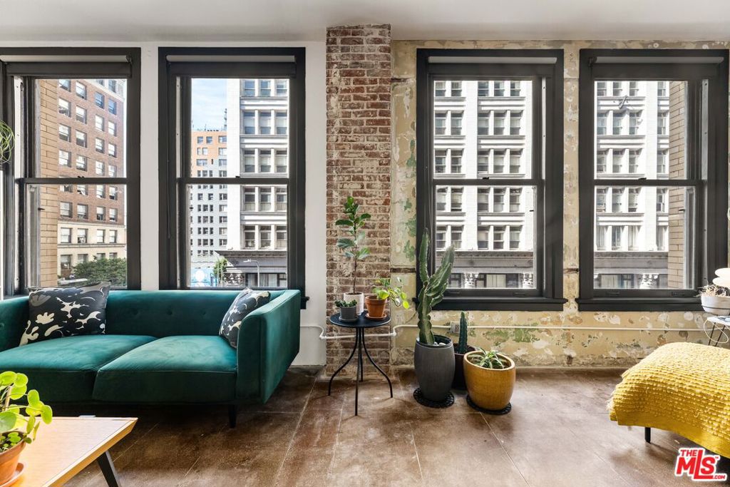 215 W 7th Street 407 — photo