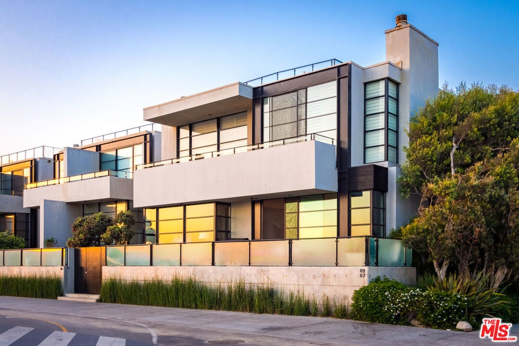 117 Ocean Front Walk — photo