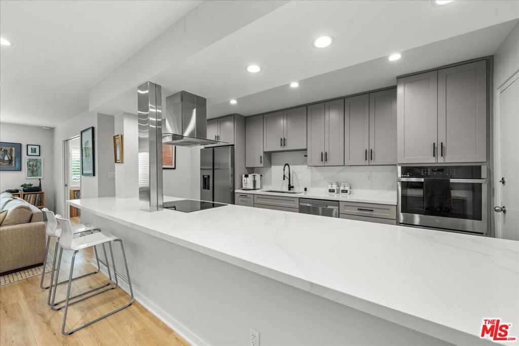 1045 N Kings Road 204 — photo