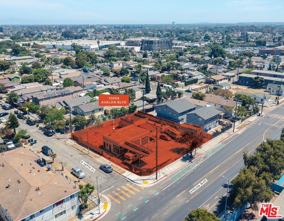 10958 Avalon Boulevard — photo