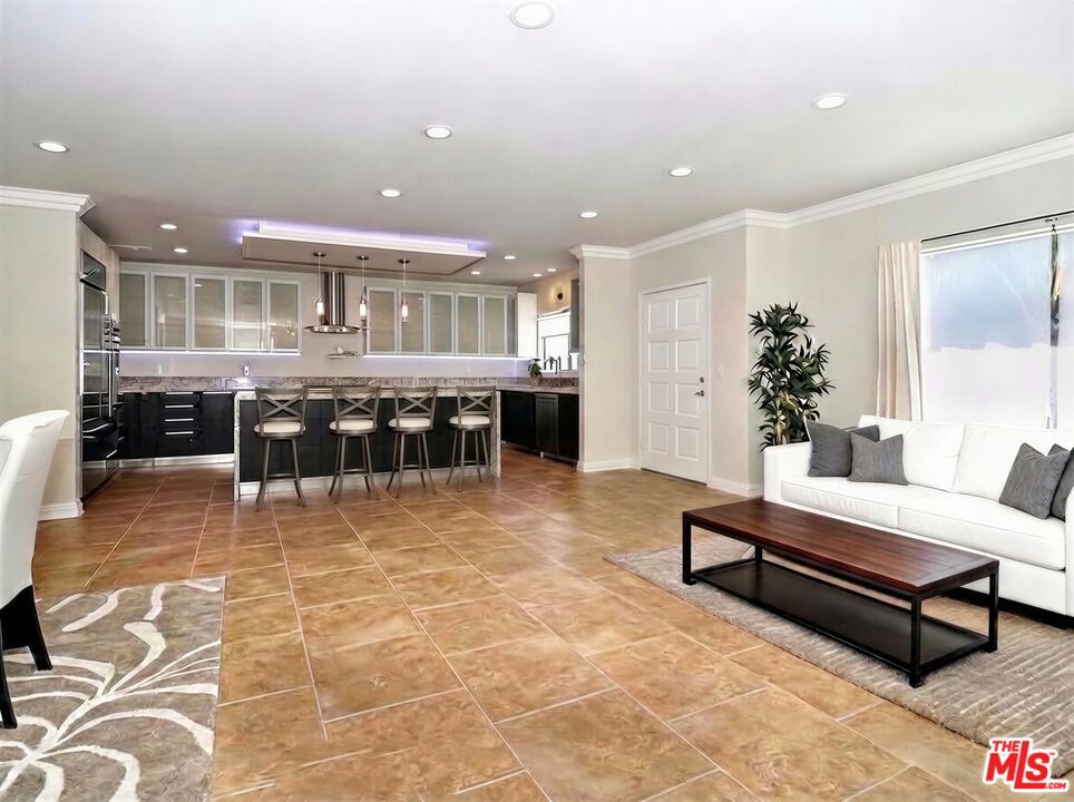 5354 Lindley Avenue 301 — photo