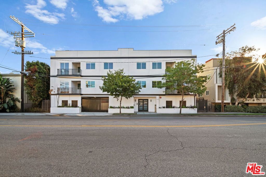 13846 Moorpark Street 201 — photo