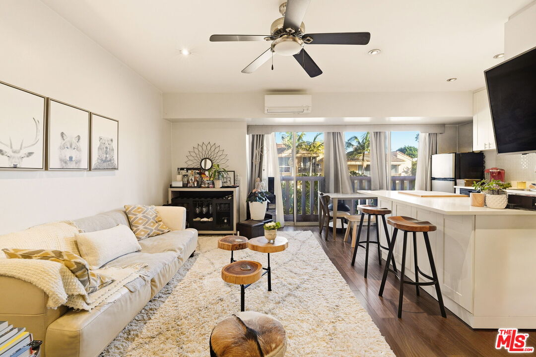 999 N Doheny Dr 104 — photo