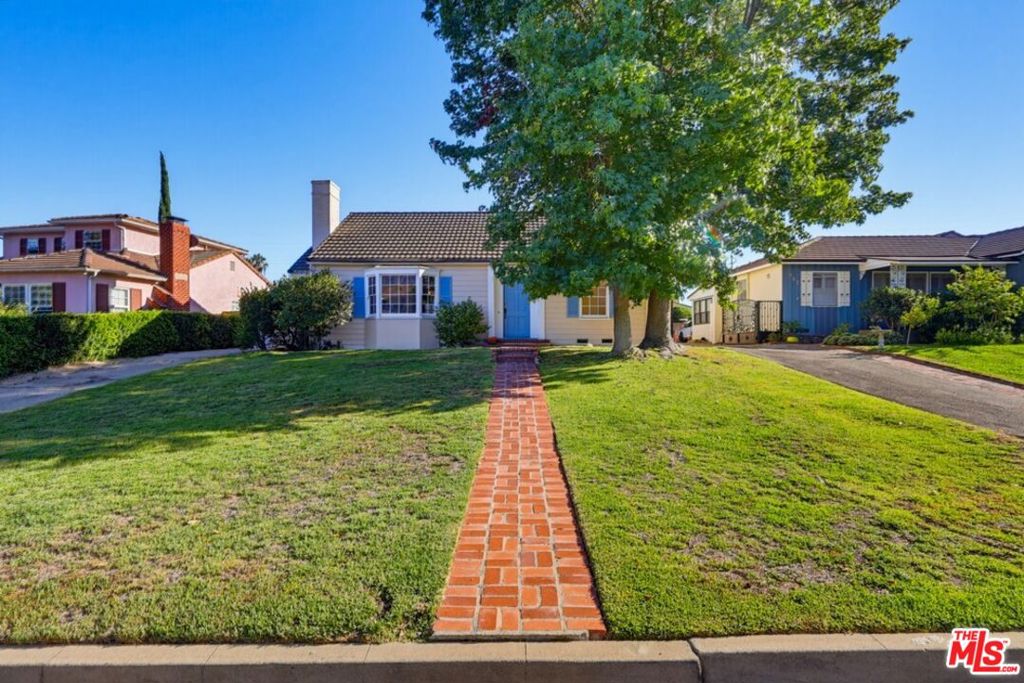 846 Victoria Drive — photo