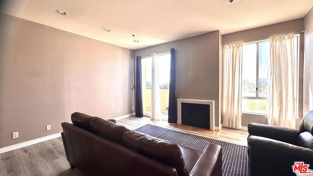 19350 Sherman Way 318 — photo