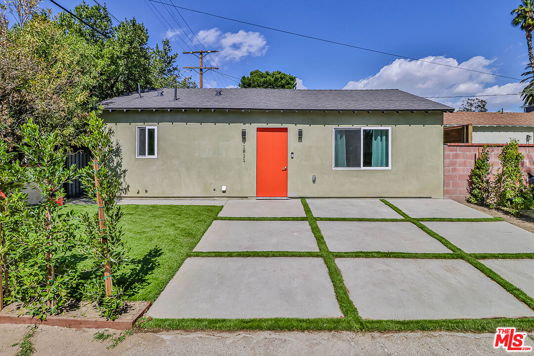11801 Albers — photo