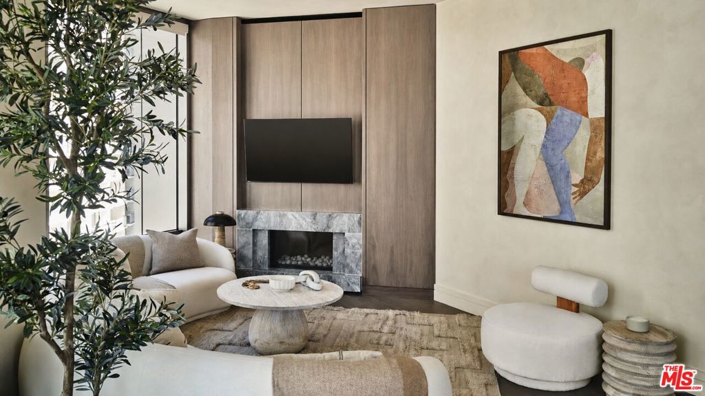 211 W Elm Court 7D — photo