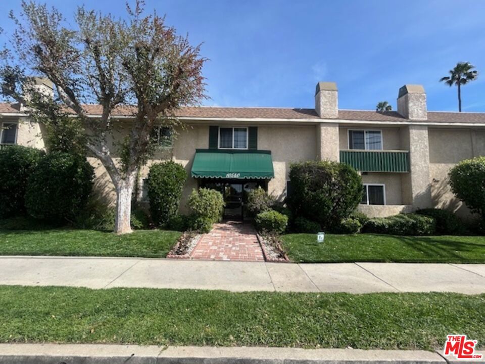 10540 Balboa Boulevard 125 — photo