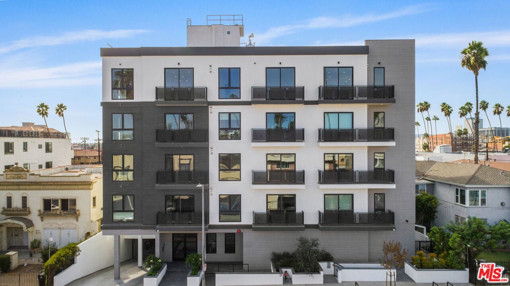 927 Fedora Street 301 — photo
