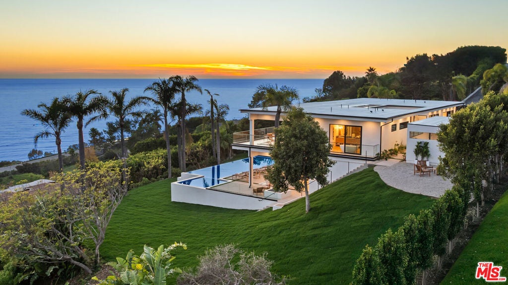 4732 Avenida Del Mar — photo