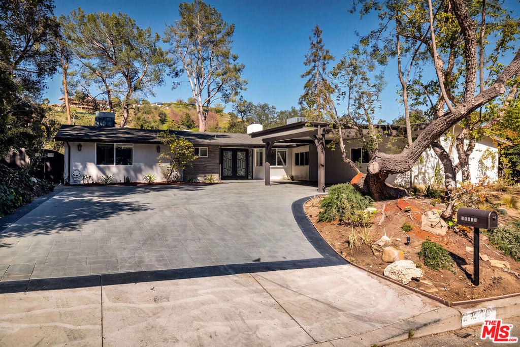 16047 Meadowcrest Road — photo