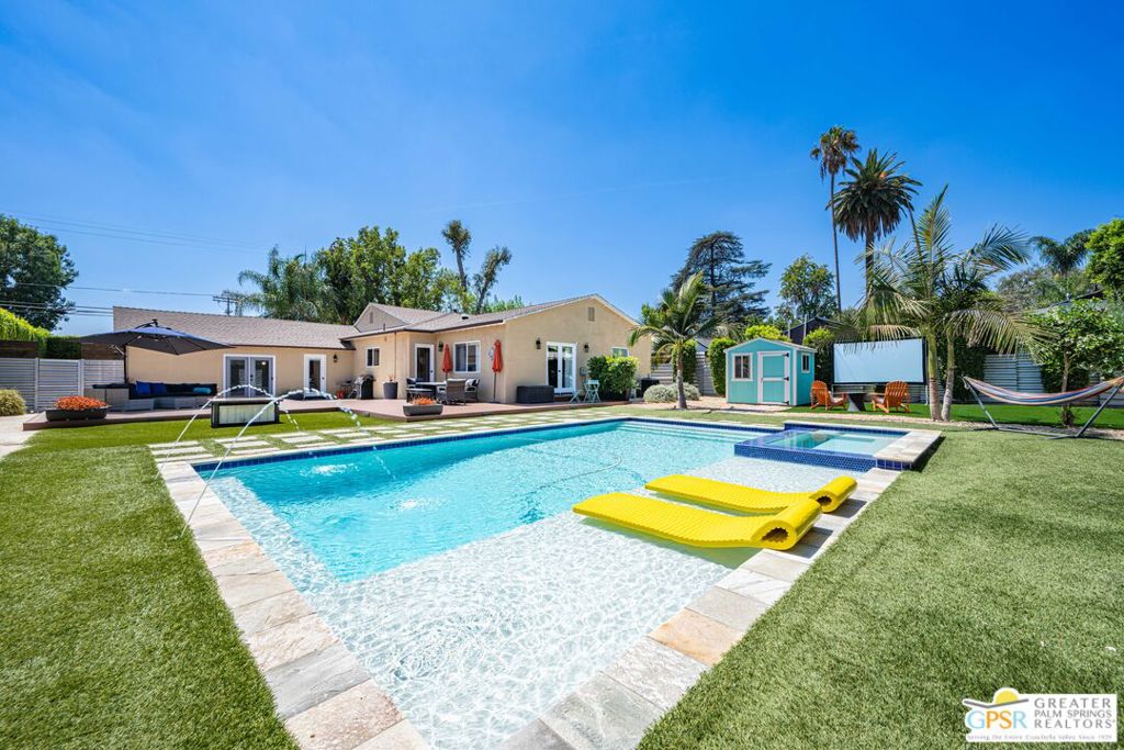 13435 Erwin Street — photo